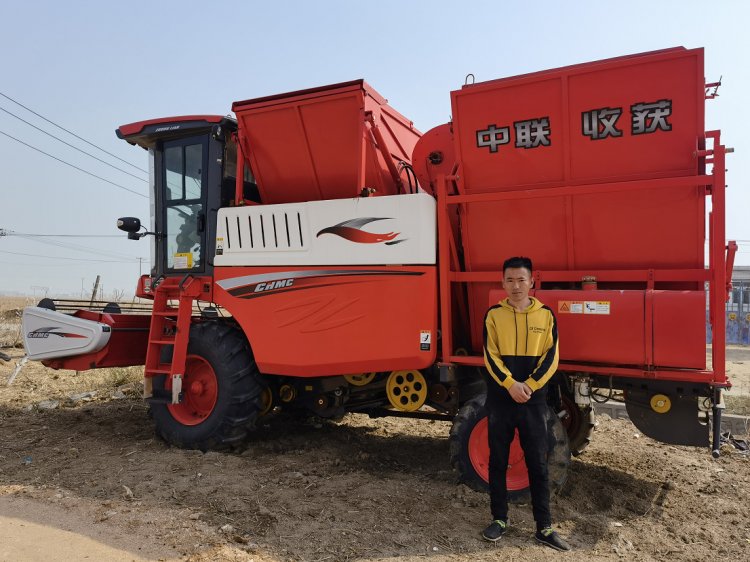 中聯(lián)收獲花生撿拾收獲機有多火?這個用戶兩年買3臺!