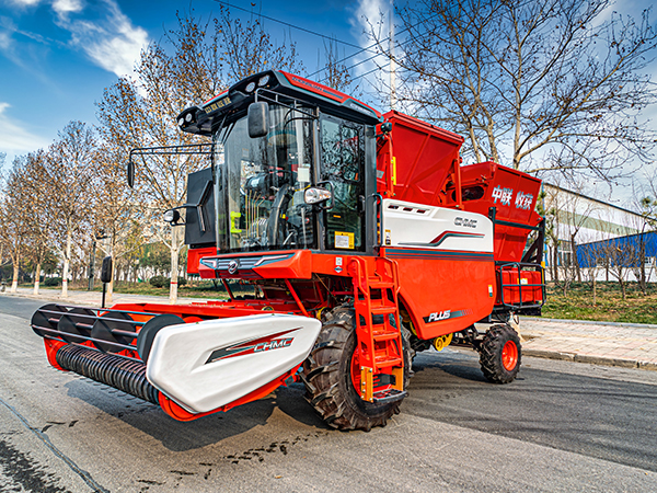 “想發(fā)財就買它!” 中聯(lián)花生收獲機助用戶走上致富路